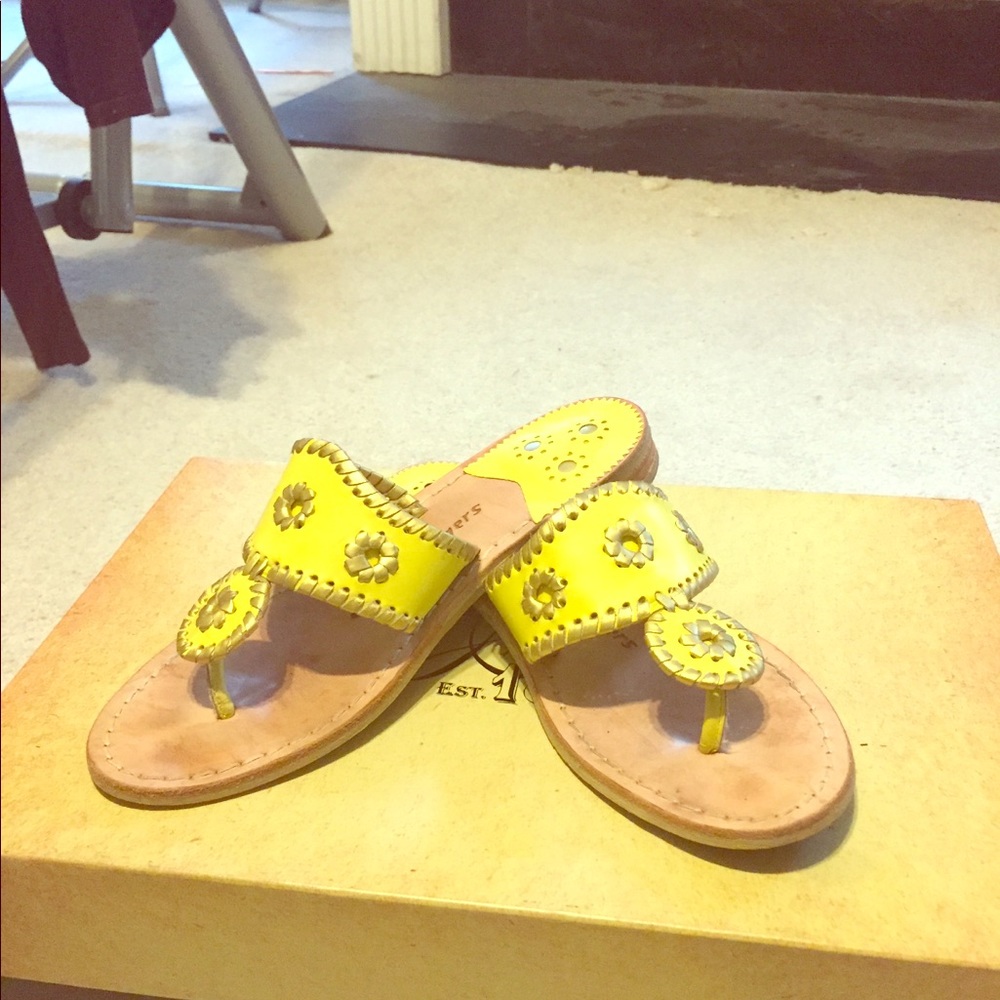 Women’s flat leather sandals size 6.5